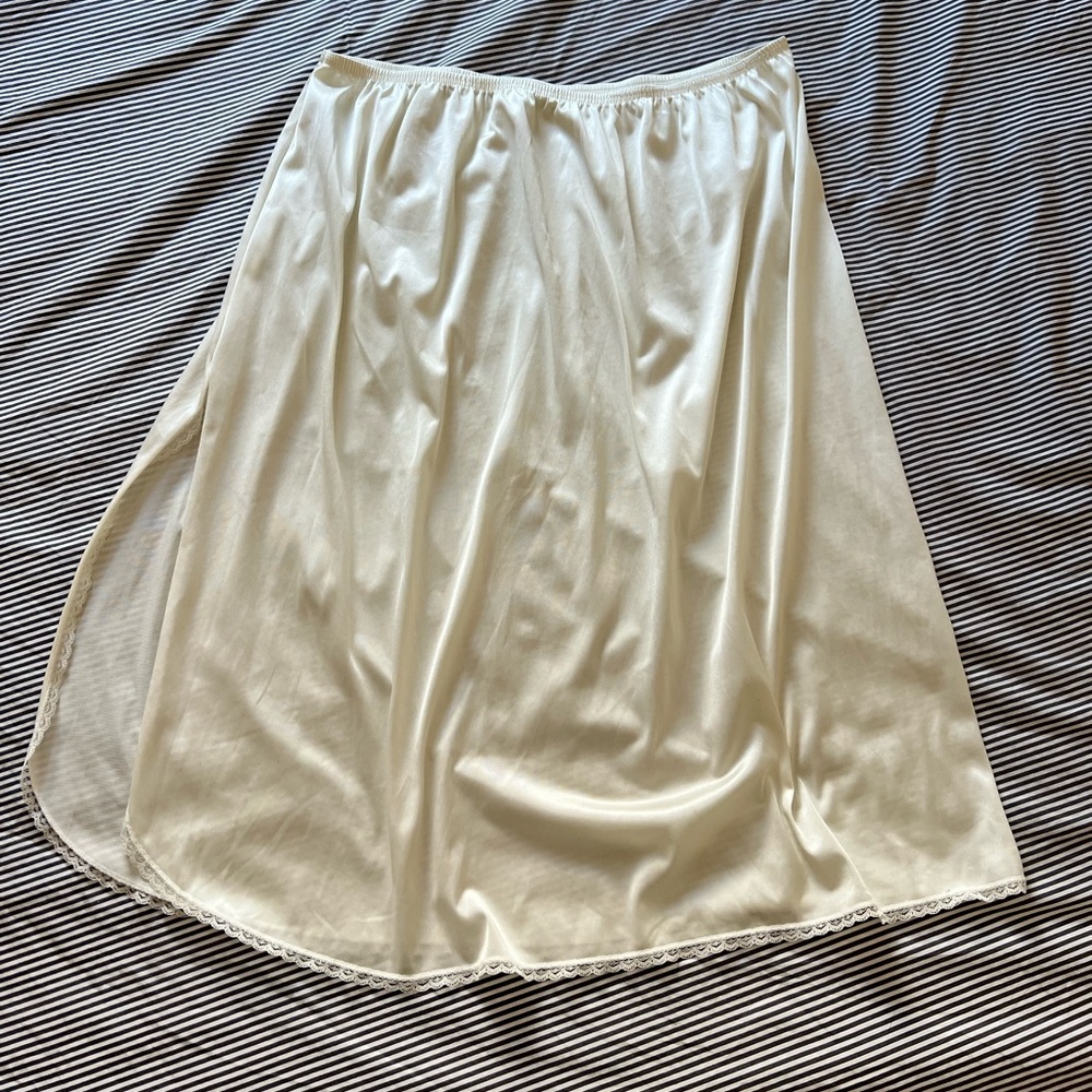 Silk midi skirt with slit and lace trim